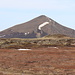 Vindbelgjarfjall - Blick zum Berg aus etwa südwestlicher Richtung, unweit des Ausgangspunktes der Wanderung. Während eines kurzen Zwischenstopps auf der Anfahrt zur Tour.