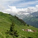 Die Mettenen Alp. Links gehts auf der Fahrstrasse hoch zum Parkplatz