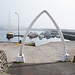 Das Portal aus Pottwal-Kieferknochen im Hafen von Nólsoy