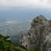 Klassisches Gipfelfoto mit dem Tiefblick auf das Rheintal. Der Alpstein bleibt in den Wolken verborgen
