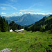 An der Alpe Oberst Nüen schweift der Blick hinaus zu den Churfürsten