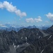 Ganz hinten die Zillertaler Alpen um den Olperer, rechts der massige Habicht in den Stubaier Alpen.