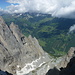 Tiefblick vom Klein Engelhorn N-Grat ins Ochsental und Rosenlaui: nach links aufsteigend Tannenspitze, Sattelspitzen, Pollux und Castor. Die Schwarzhorngruppe ist inzwischen von Quellwolken eingehüllt