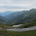 Durchblick Richtung Zillertal; rechts Sagtaler Spitzen und der kühne Tristenkopf. Ganz rechts der Galtenberg in Wolken