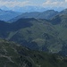 Vor dem Karwendel zeigen sich Tuxer Kellerjoch, die gezackten Sagtaler Spitzen und der Galtenberg; vordergründig Niederjochkogel und Sonnenjoch