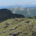 Die fünf Steinmandl auf dem Fünfmandling. Dahinter Steinbergstein und Loferer Steinberg.