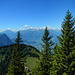 Nach Süden öffnet sich der Blick zu den Glarner Alpen.