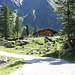 <b>Adler Weg.<br />È il principale sentiero escursionistico del Tirolo, di ben 413 km, che in 33 tappe attraversa il Land da est a ovest superando un dislivello complessivo di 31'000 m. Il percorso del “sentiero dell’aquila” assomiglia a grandi tratti alla silhouette di un’aquila.<br /><img src="http://f.hikr.org/files/2098020k.jpg" /></b>