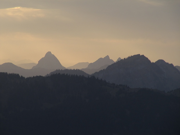 Die Mythen und Aubrigs im Abendlicht