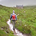 Nach ca. 3km erreicht man die Coire-Fionnaraich-Huette, eine sog. "mountain bothy", d.h. eine unbewirtschaftete, offene Schutzhuette, die jeder kostenlos benutzen kann. 
