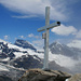 Gipfelkreuz auf dem Stellihorn (3436m) mit Strahlhorn, Rimpfischhorn, Allalinhorn und Alphubel