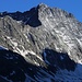Hüttenansicht vom Mont Gelé (3518,2m) mit seiner Nordwand und dem Nordostgrat der von der Pointe d'Ayace (3019m) ausgeht.