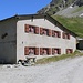 Das Haus beim P.2338m auf der Alp Charion ist nicht für Bergwanderer gedacht, es dient wohl eher dem Militär oder Kraftwerkmitarbeiter.