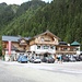 <b>Gasthof Finkau im Wildgerlostal.<br />Il Gasthof, di fatto, è molto più che una locanda; si tratta di un albergo a tutti gli effetti, attorniato da alcuni chalet e da animali da cortile che fanno la gioia dei bambini. </b>