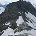 Blick vom Klein Allalin (3070 m) auf die Britanniahütte (3030 m) 