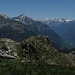 da sinistra il pizzo Alto - sullo sfondo a sinistra il piz Lagh -  il Gallegione -la val Bregaglia - il gruppo del Bernina con il piz Palù