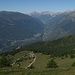 sullo sfondo al termine della valle in direzione di Bardonecchia il monte Chaberton dove vi sono le postazioni militari italiane
