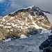 Der Gabarrou-Pfeiler führt das äussere rechte felsige Ende der Westwand der Piz Bernina zum Piz Bianco empor. Der auf dem Bild ersichtliche Gipfel ist der Piz Bianco.