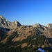 alles im Blick: links <a href="http://www.hikr.org/tour/post14735.html"><strong>Köllenspitze</strong></a>, in der Mitte die Schneid und rechts die Gehrenspitze