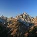 im Abendlicht: <a href="http://www.hikr.org/tour/post14735.html"><strong>Köllenspitze und Gimpel</strong></a>, links die Rote Flüh