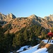 Abstieg vom Hahnenkamm im Abendlicht
