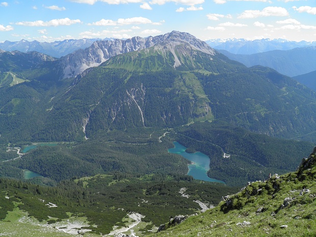 unten der Fernpass-darüber der Wannig