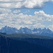 Die Drei Zinnen aus der Ferne betrachtet (aufgenommen auf der Sonnklar Hütte am Speikboden, wo das Dolomiten-Panorama vom Langkofel über die Marmolada bis zu diesen Gipfeln im Osten reichte)