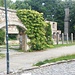 Die Ruinen eines ehemaligen Hartsteinwerkes, früher der wichtigste Wirtschaftszweig im Ort, wurden in den neuen Kurpark integriert 