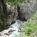 In der Soča-Schlucht hat sich der Bergfluss tief in den Felsen eingegraben          