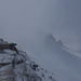 Abstieg am blockigen Gipfelgrat