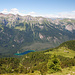 Lago di Tovel, links darüber Sasso Rosso, rechts unten Malga Termoncello