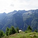 Gegenüber die Gegend der Alpe Camona, wo sich [u atal] heute tummelte
