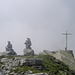 Gipfelkreuz mit den zwei "Wächtern"