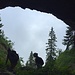 Grosse Höhle im Flüewald. Wenn wir über die Riga Arschbacken hochgehen, was ist den die Höhle?