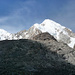 Pico Schulze, rechts davon der größte ist der Illampu (schwierigster Normalweg unter Boliviens 6000ern), ganz rechts Laguna Glacial