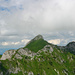 Hinter den Erhebungen der Alpiglemäre schaut der Ochsen hervor (2188m)