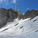 Der Ausstieg ging über den Girensattel. Ein Berggänger war hinten Richtung -gesperrtem- Blau-Schnee-Sattel unterwegs
