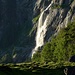 Auch der Wasserfall des Fürenbachs glitzert in der Abendsonne