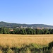 Blick über Klášterec nad Ohří vor der Kulisse des Erzgebirges
