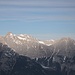 Über der Gehrenspitze guckt der kammartige Gipfel der Schüsselkarspitze herüber; rechts anschließend die Leutascher und die Partenkirchner Dreitorspitze. Rechts im Bild der Ofelekopf.