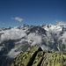 Ein Sprung: Auf dem Gipfel des Steinhüshorn; Aussicht nach Westen ins Berner Oberland