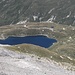 <b>Ad occidente distinguo chiaramente il [http://www.hikr.org/tour/post25834.html  Rifugio Bertacchi (2175 m)] e il Lago d’Emet, visitati il 25.7.2010.</b>