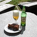 <b>La faticosa discesa, alleviata da una piacevole brezza, si conclude al Rifugio Baita del Capriolo (1961 m) di fronte ad una birra e ad una fetta di torta.</b>