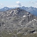 <b>Il Pizzo Groppera (2948 m) visto dalla vetta del Piz della Palù.<br />Sono pure visibili le piste da sci che scendono verso la Valle di Lei.</b>