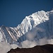 Teleaufnahme vom Nordostgrat der Annapurna II, gesehen oberhalb von Ngawal.