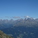 Schobergruppe, herangezoomt: v.l.: Alkuser Rotspitze, Hochschober, Debatgrat, Ralfkopf, Glödis (das "Matterhorn"), weiter rechts das Petzeck (höchster Gipfel der Schobergruppe), rechts dahinter der Großglockner