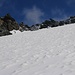 Ein geschenkter Gipfel auf dem Hüttenzustieg ist der Dreitausender Serre de Vuibé (links; 3087m). Allerdings war ich der Meinung, dass der höhere rechte Gipfel der Serre de Vuibé sei und steurte diesen an. Vom Glacier de Pièce braucht man für die Besteigung der beiden Gipfel nicht einmal hundert Zusatzhöhenmeter.