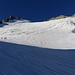 L'Evêque (3716,3m): Rückblick beim Sattel P.3523m auf die obere steile Gipfelflanke.