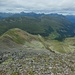 Blick vom Gipfel auf unseren geplanten Abstiegsweg; dieser führt vom Zwölfer und das Tal rechts zurück nach Schöneben (am rechten Bildrand)