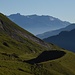 Schattenwurf der massiven Natur-Lawinenverbauungen